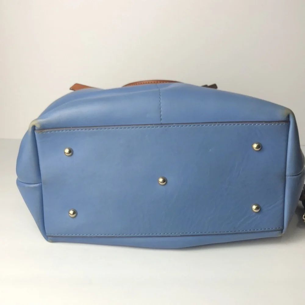 Dooney & Bourke this gorgeous